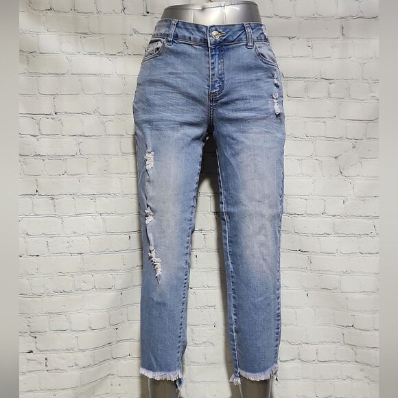 Prettie Baddie distressed raw hem jeans - Picture 10 of 11
